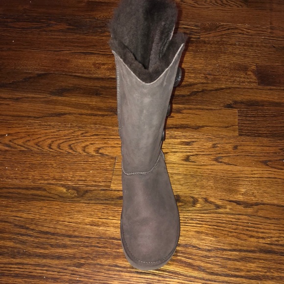 UGG Boots - Picture 2 of 6